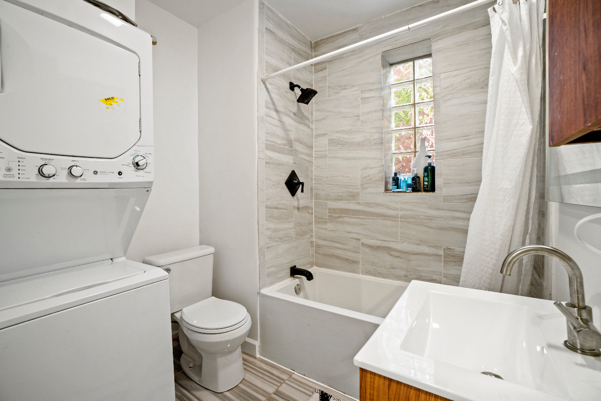 DC Capitol Hill Executive 2bd / 30 Day plus / Work-Ready /Parking / Outdoor space - Photo 6
