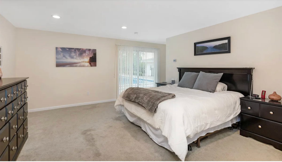 Executive Home Near Hospital, Near Downtown- Lots of room- Quiet, Land - Photo 5