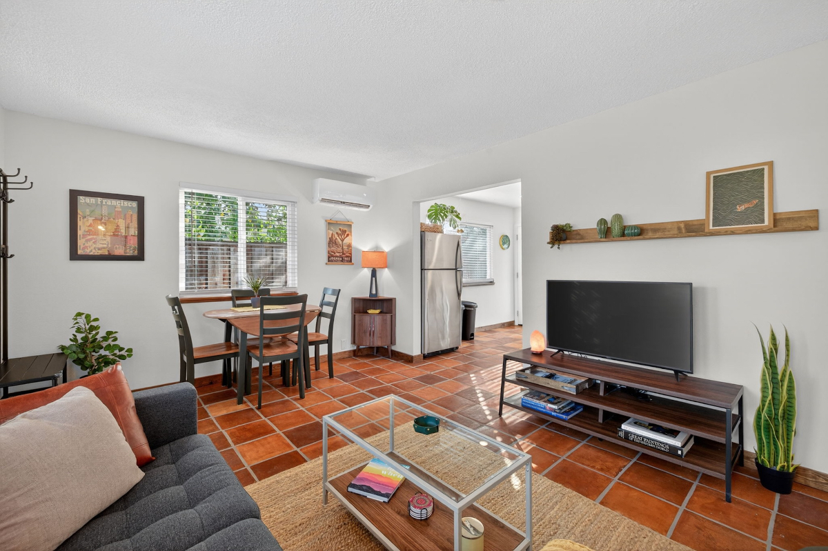 Private Bungalow With New Furnishings Ideal For Traveling Professionals - Photo 2