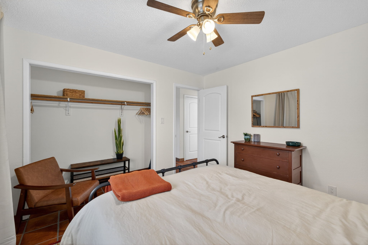 Private Bungalow With New Furnishings Ideal For Traveling Professionals - Photo 5