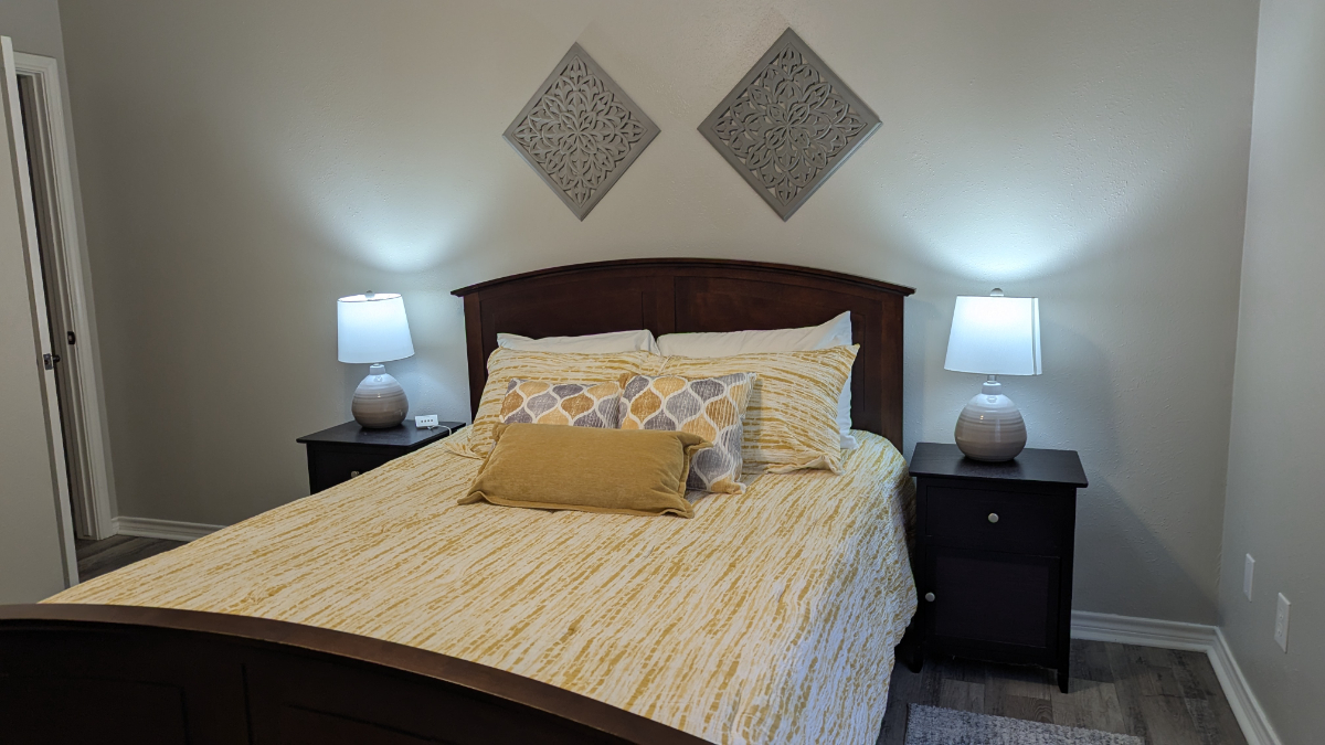 3 BR/3 Bath - covered parking - just 3 miles from 2 hospitals - Photo 3
