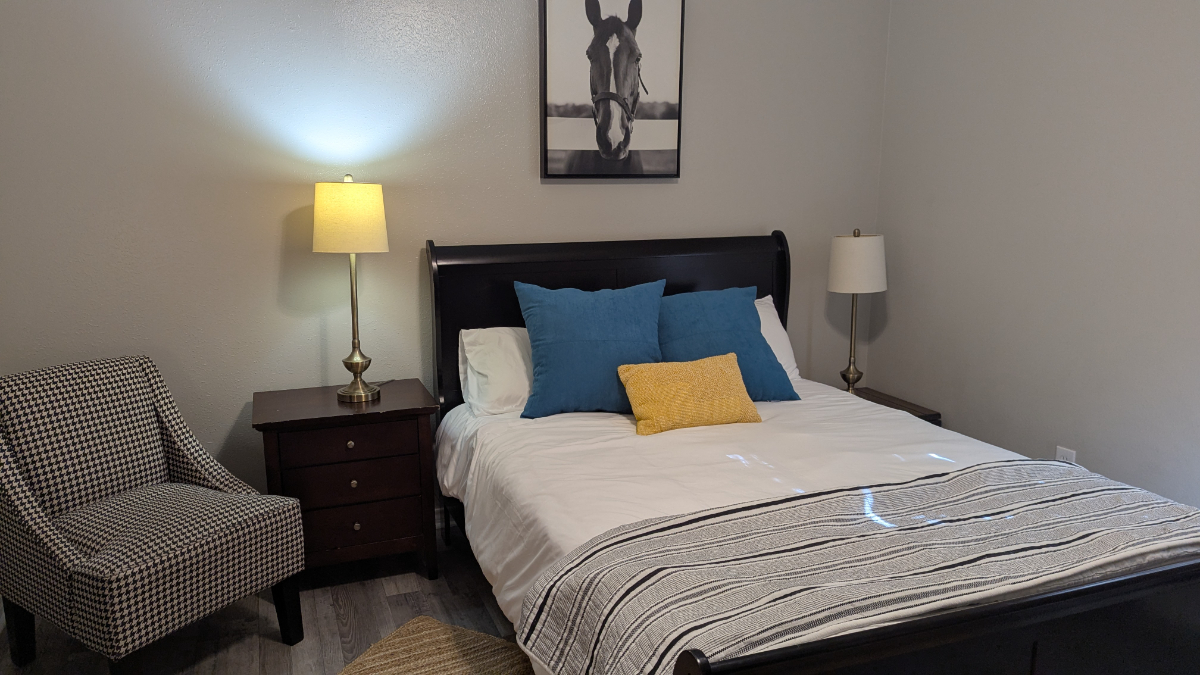 3 BR/3 Bath - covered parking - just 3 miles from 2 hospitals - Photo 5