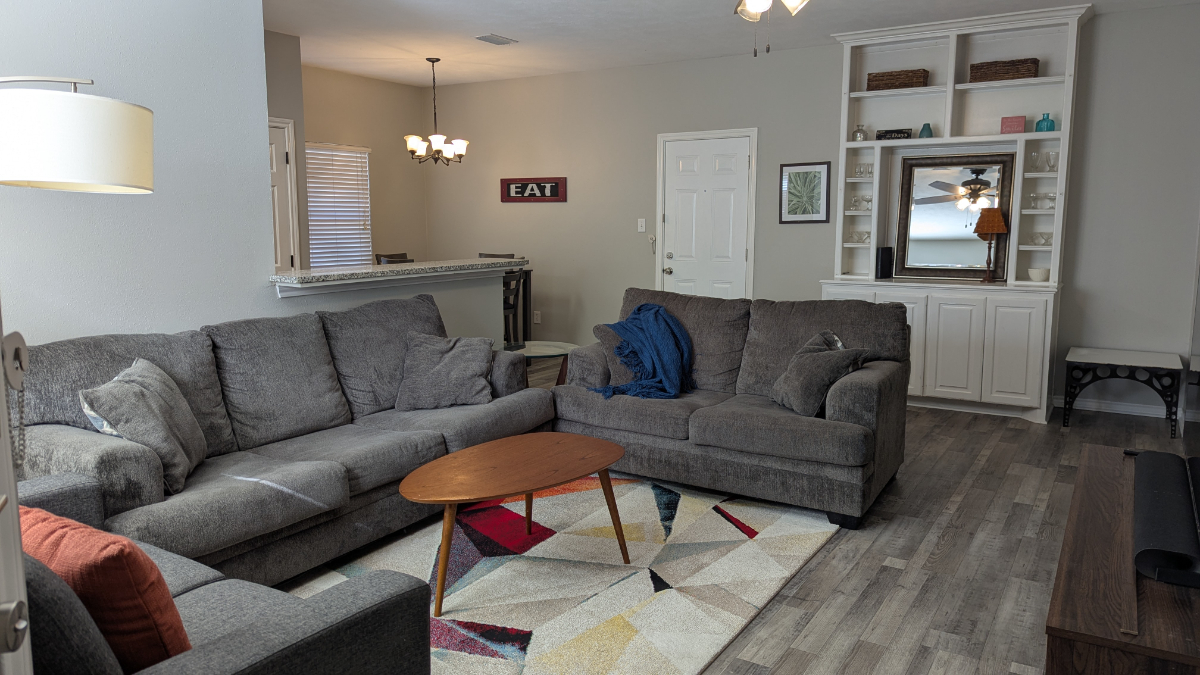 3 BR/3 Bath - covered parking - just 3 miles from 2 hospitals - Photo 6