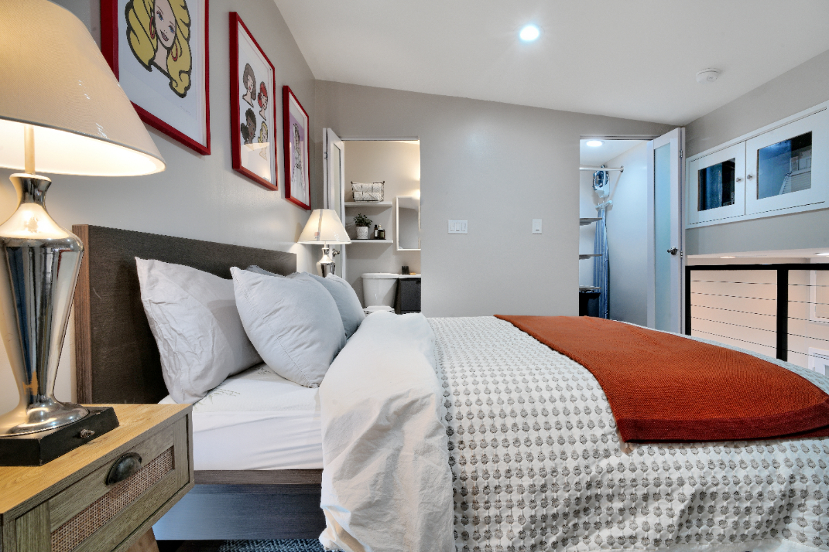 Executive suite on Capitol Hill - Photo 10