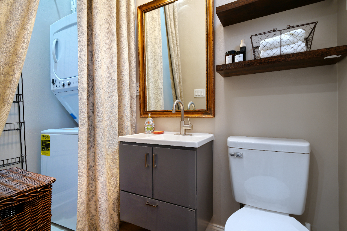 Executive suite on Capitol Hill - Photo 11