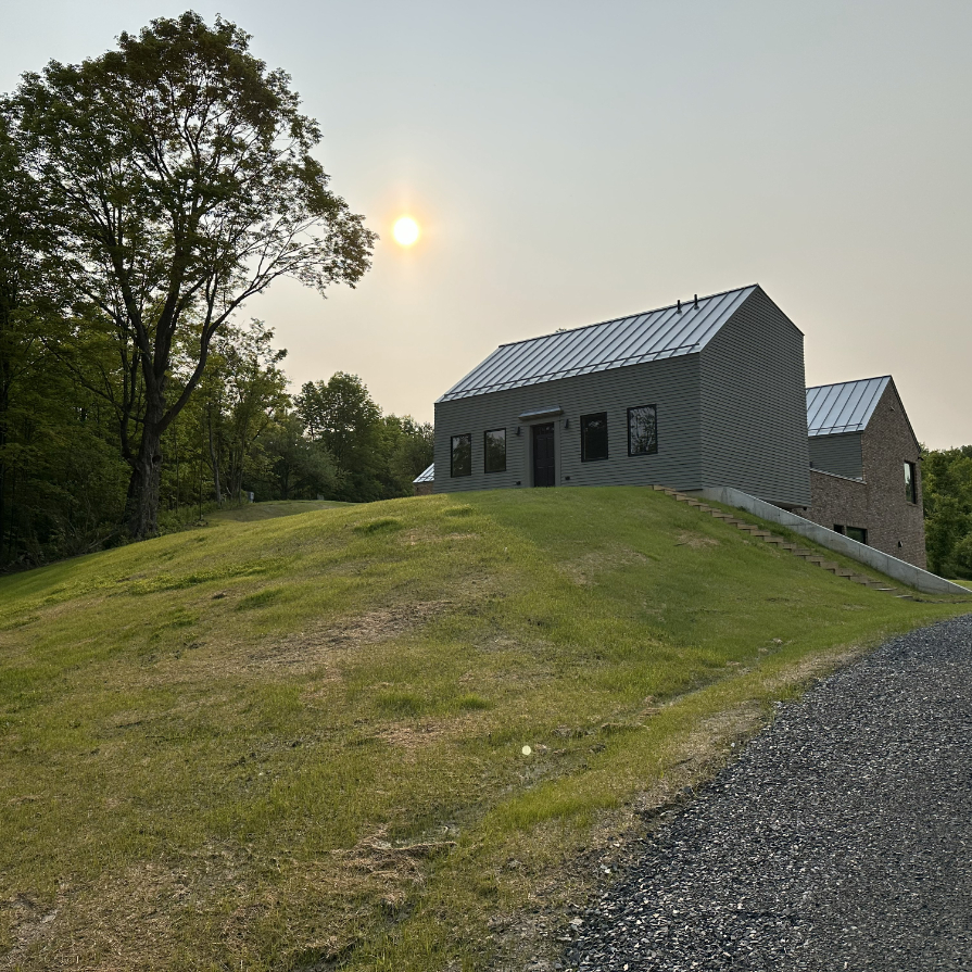 Charming 1906 Village Farmhouse renovated by architect and interior designer owners - Photo 3