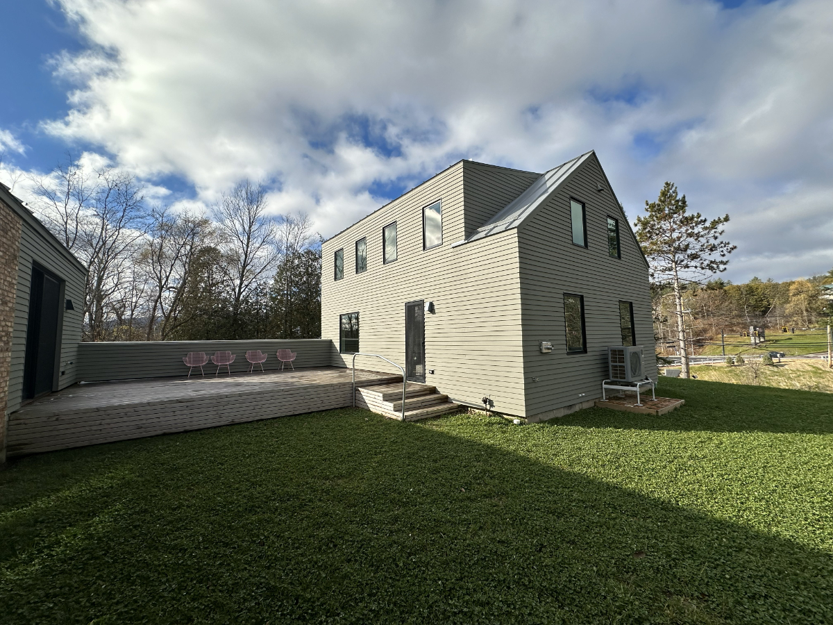 Charming 1906 Village Farmhouse renovated by architect and interior designer owners - Photo 5