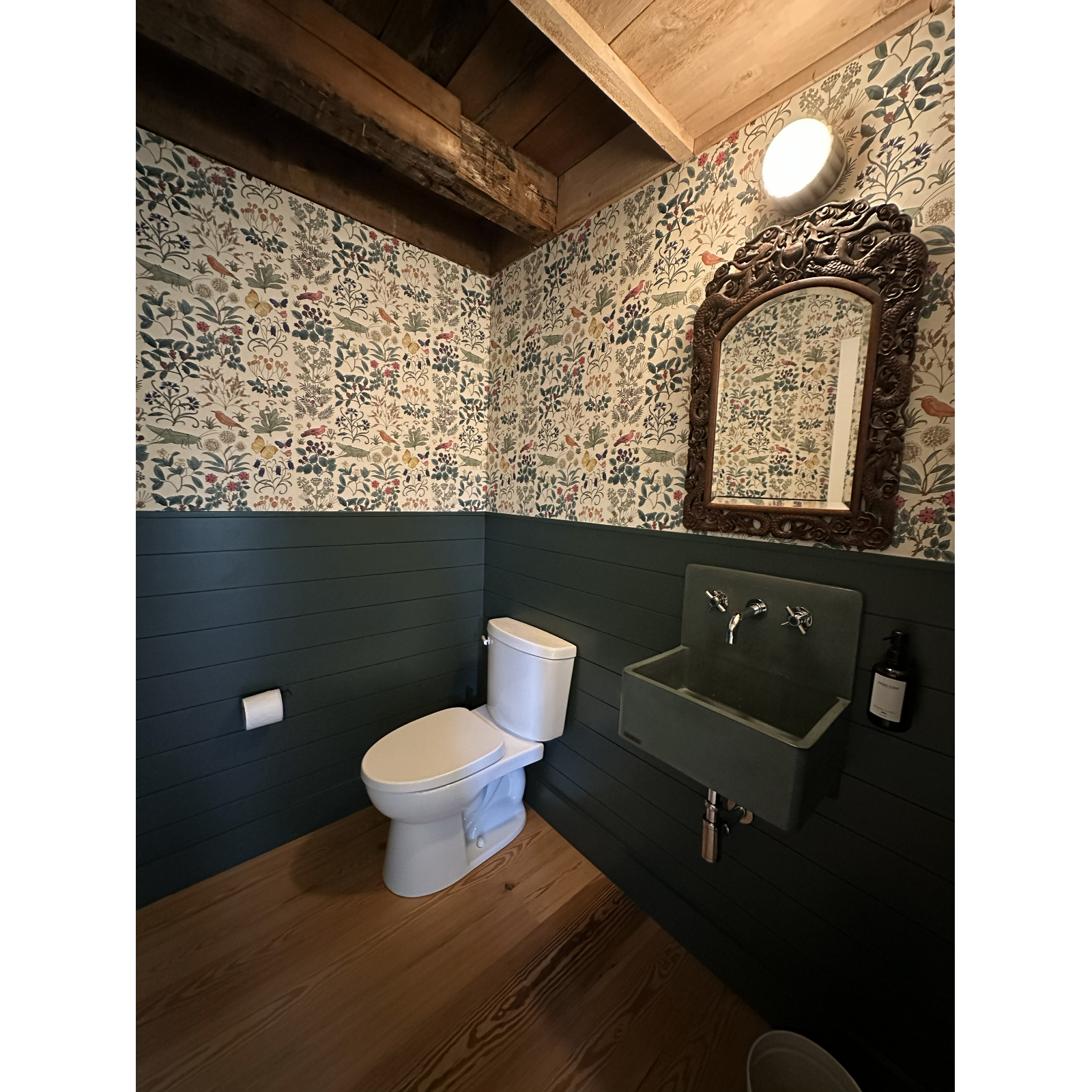 Charming 1906 Village Farmhouse renovated by architect and interior designer owners - Photo 8