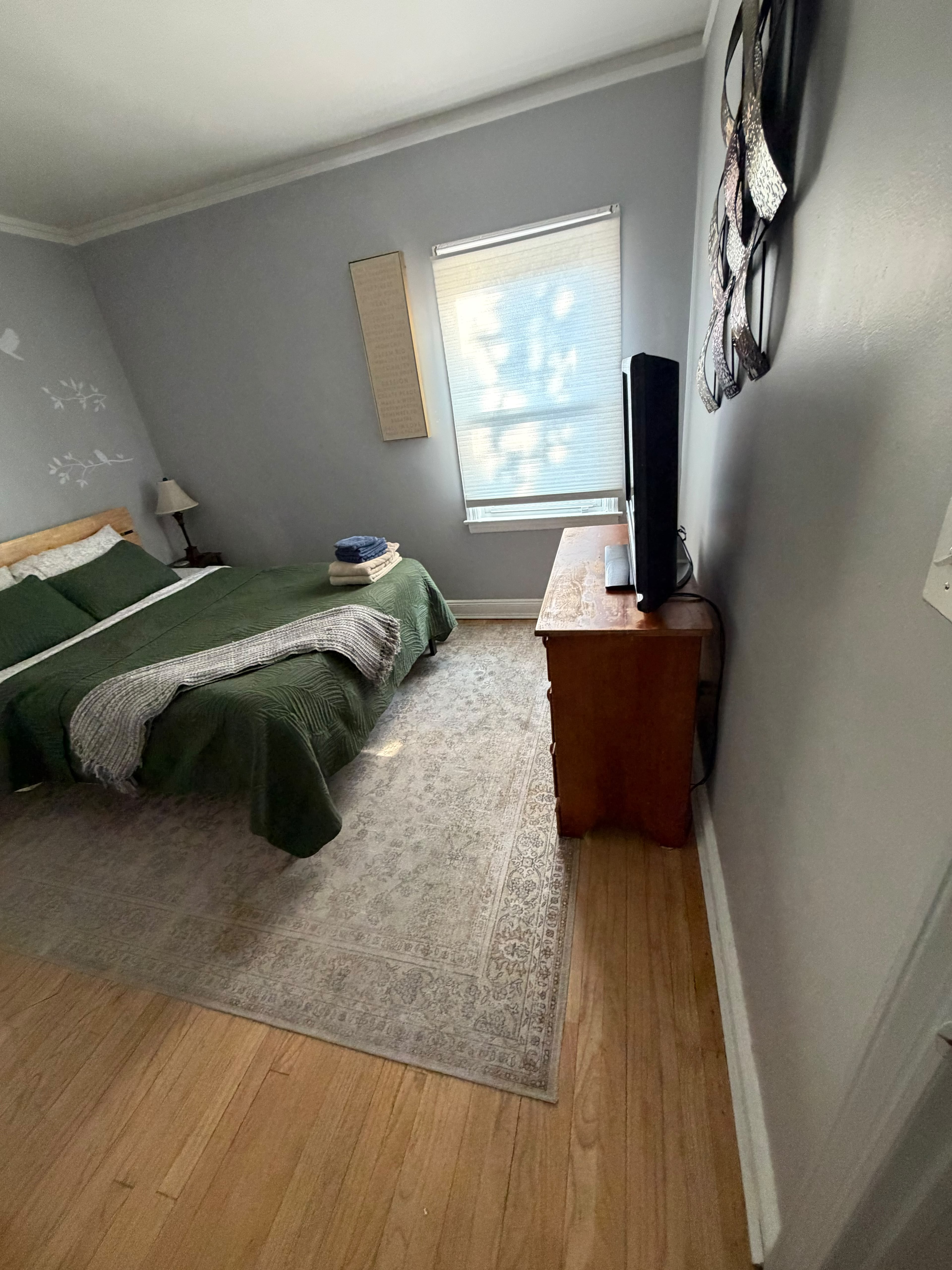 Private House with multiple Rooms and One... - Photo 11