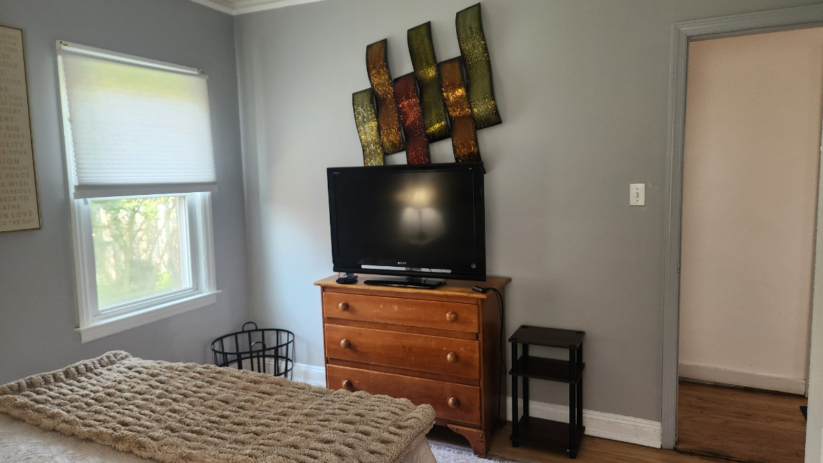 Private House with multiple Rooms and One... - Photo 1