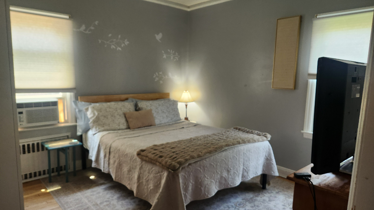 Private House with multiple Rooms and One... - Photo 2