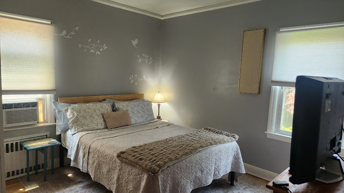 Private House with multiple Rooms and One... - Photo 3