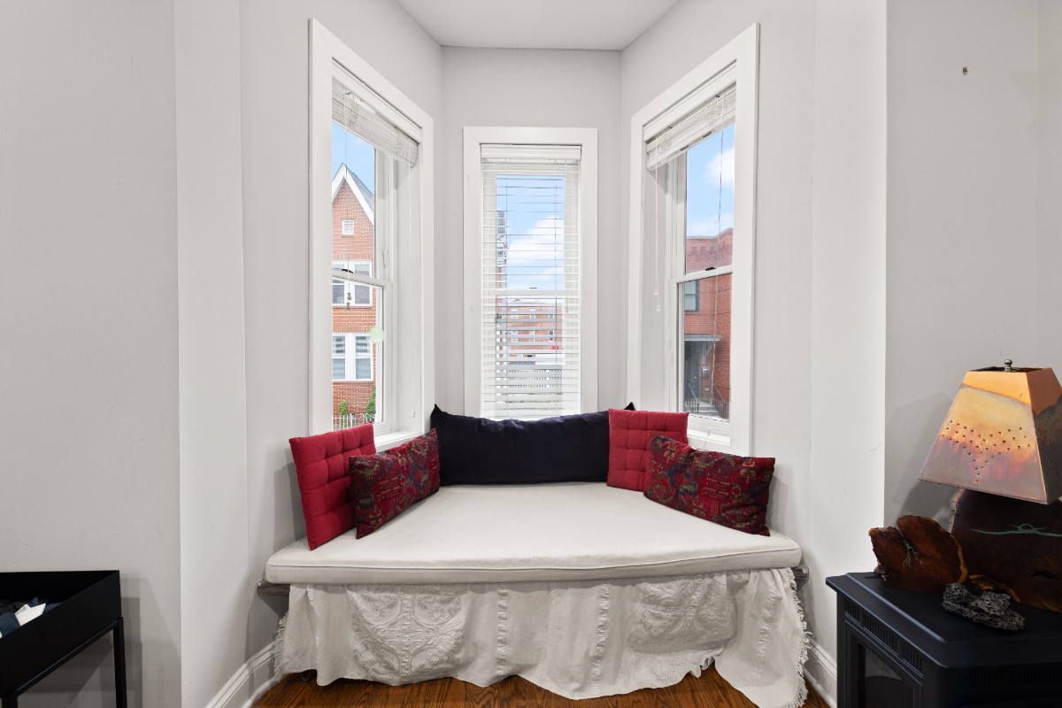2 Bedroom 2 bath upper unit of Ledroit Park rowhouse furnished lease - Photo 2
