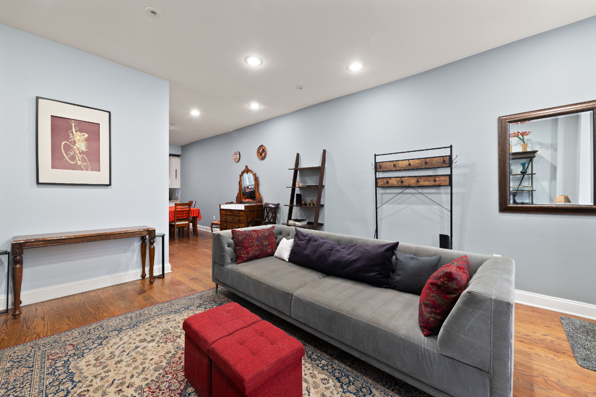 2 Bedroom 2 bath upper unit of Ledroit Park rowhouse furnished lease - Photo 4