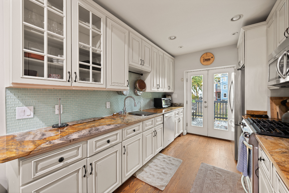 2 Bedroom 2 bath upper unit of Ledroit Park rowhouse furnished lease - Photo 9
