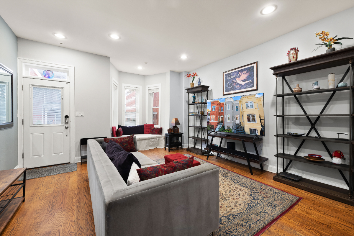 2 Bedroom 2 bath upper unit of Ledroit Park rowhouse furnished lease - Photo 7