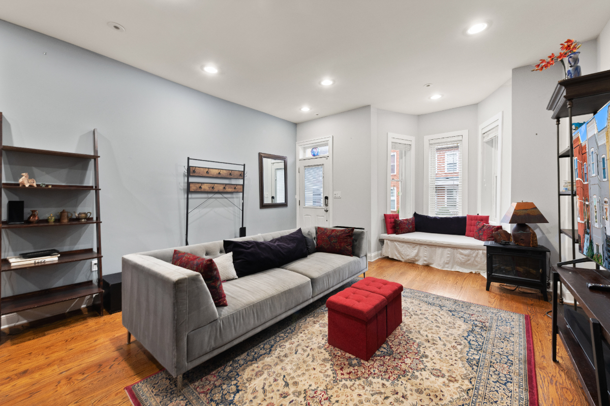 2 Bedroom 2 bath upper unit of Ledroit Park rowhouse furnished lease - Photo 6