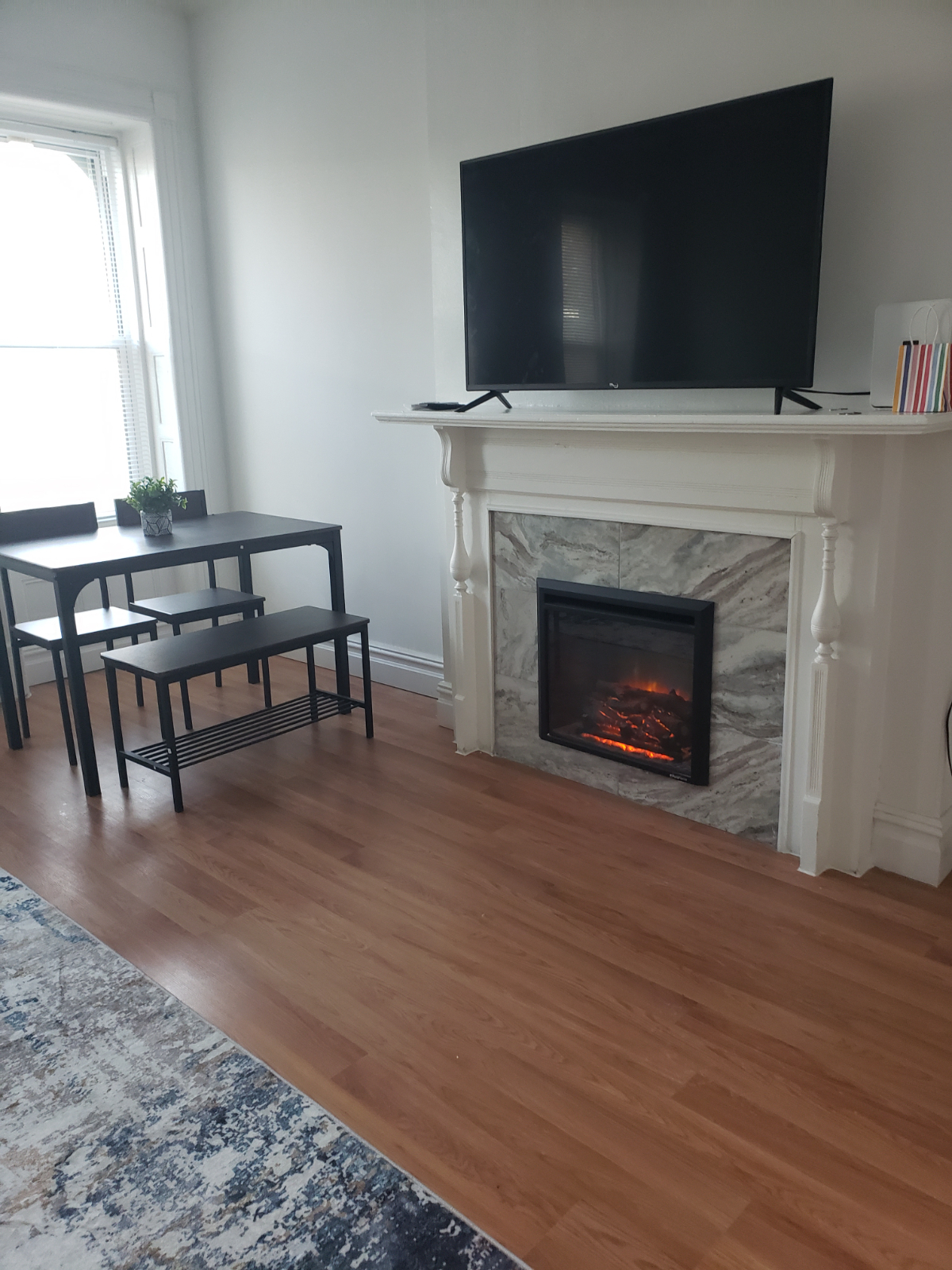Comfortable Furnished One Bedroom Steps From Subway And Shopping - Photo 2