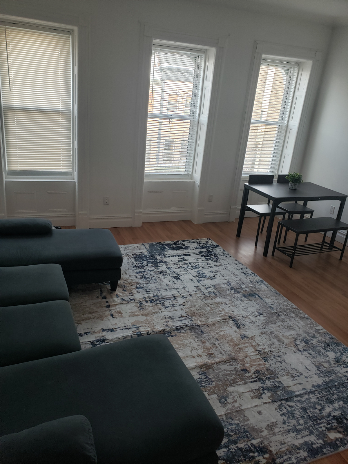 Comfortable Furnished One Bedroom Steps From Subway And Shopping - Photo 3