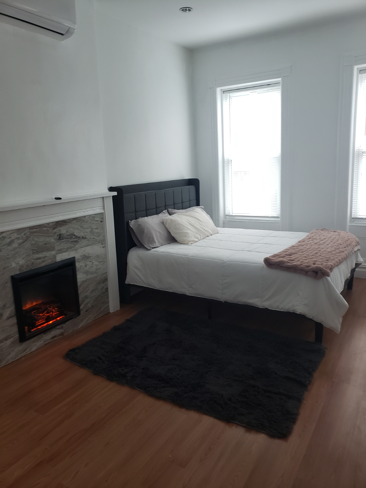 Comfortable Furnished One Bedroom Steps From Subway And Shopping - Photo 5
