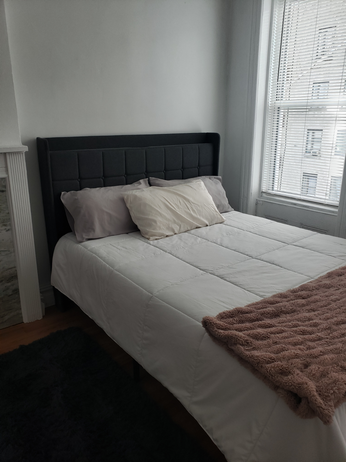 Comfortable Furnished One Bedroom Steps From Subway And Shopping - Photo 11