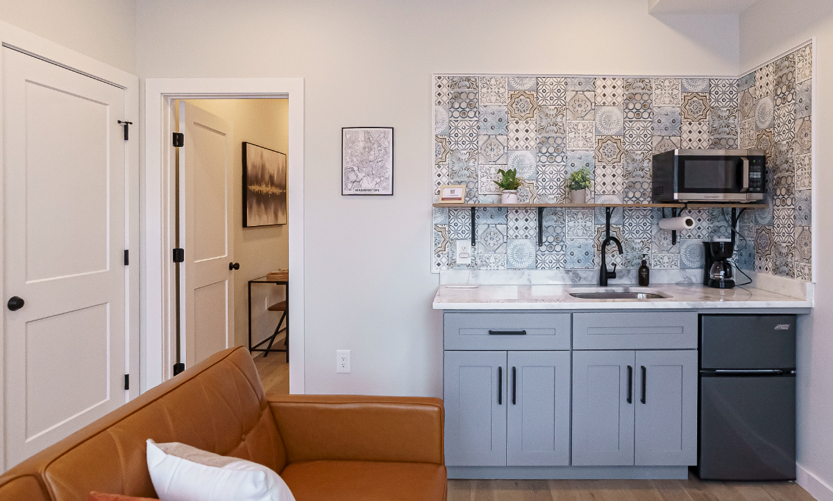 Sunny 1BR Furnished Apartment Near MedStar Wash Hospital, Children's National, Howard Univ, and More - Photo 4
