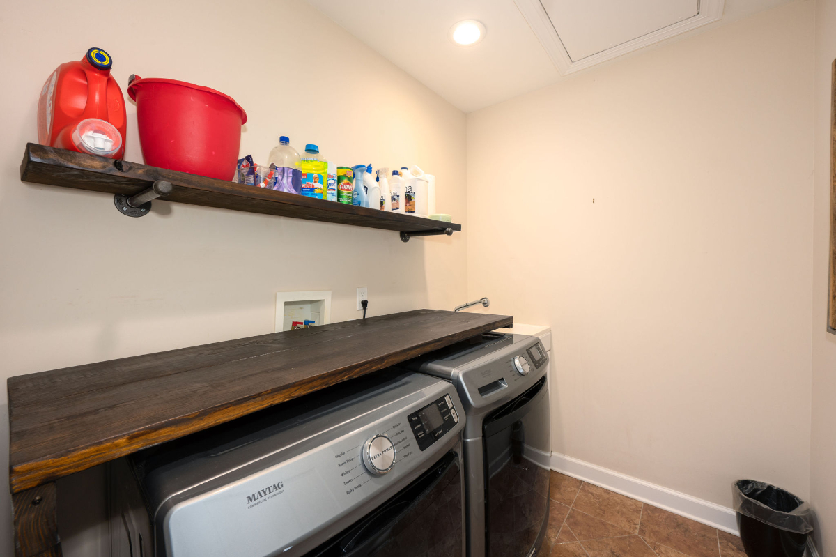 Bright & Charming 3BR Home in Black Mountain - Walk to Downtown & Lake Tomahawk - Photo 11