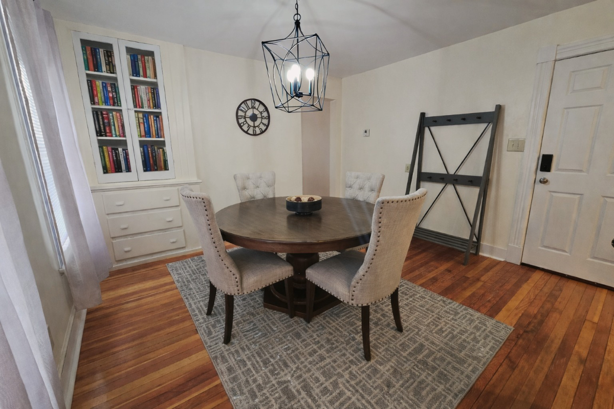 Inviting 2BR 1BA Second Floor Apartment With Private Office And Convenient Access To Major Hospitals - Photo 3