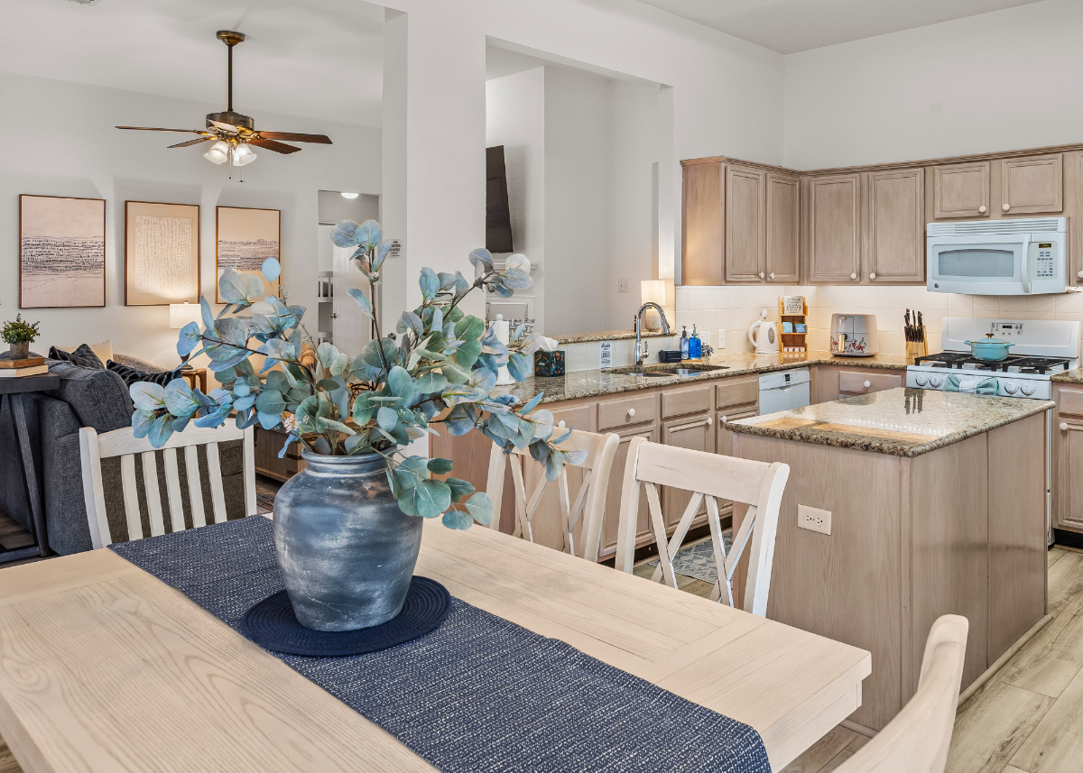 The Denim & Blues Retreat - Hot Tub & Backyard Oasis - McKinney/Frisco near Hospitals - Photo 3