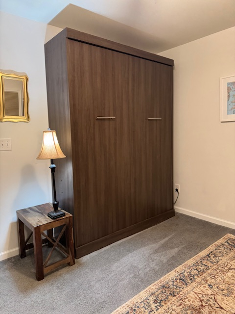 Bright & Cheery Room w/ Private bathroom - Photo 3