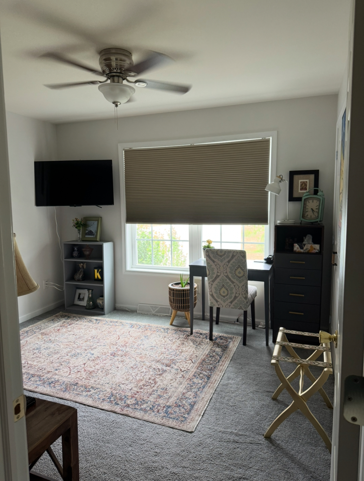Bright & Cheery Room w/ Private bathroom - Photo 9