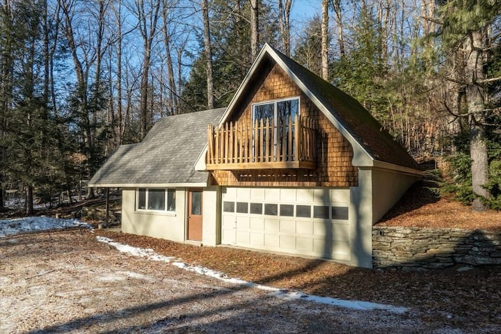 Peaceful Furnished Mountain Home With Space To Work, Relax, And Recharge - Photo 3