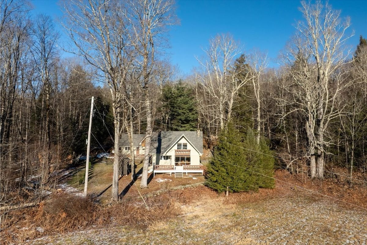 Peaceful Furnished Mountain Home With Space To Work, Relax, And Recharge - Photo 2