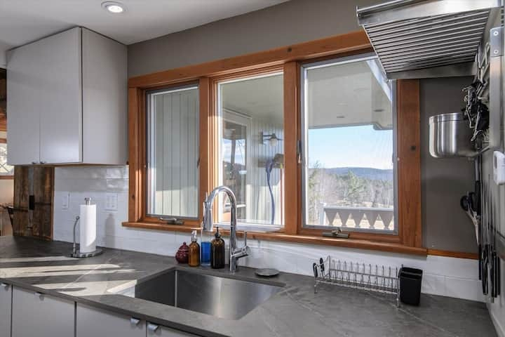 Peaceful Furnished Mountain Home With Space To Work, Relax, And Recharge - Photo 11