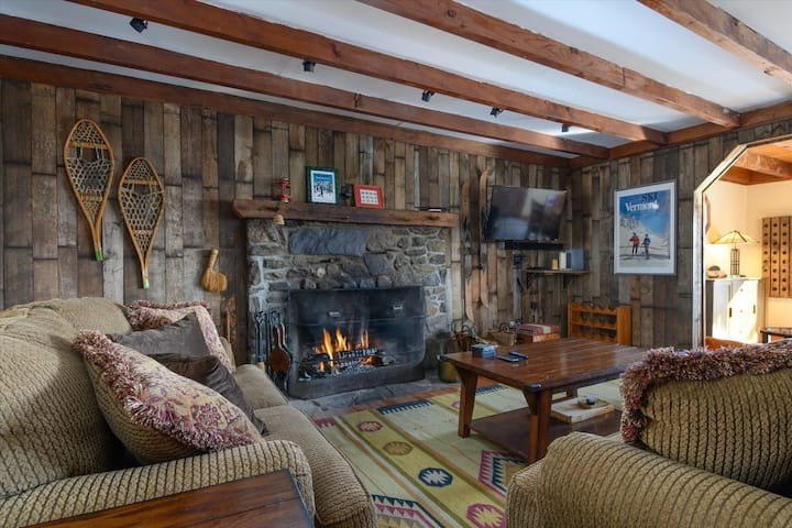 Peaceful Furnished Mountain Home With Space To Work, Relax, And Recharge - Photo 5