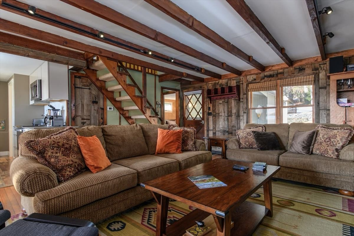 Peaceful Furnished Mountain Home With Space To Work, Relax, And Recharge - Photo 7