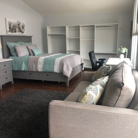 Large Private Bedroom/Family Room Combined Near Hospitals - Photo 2