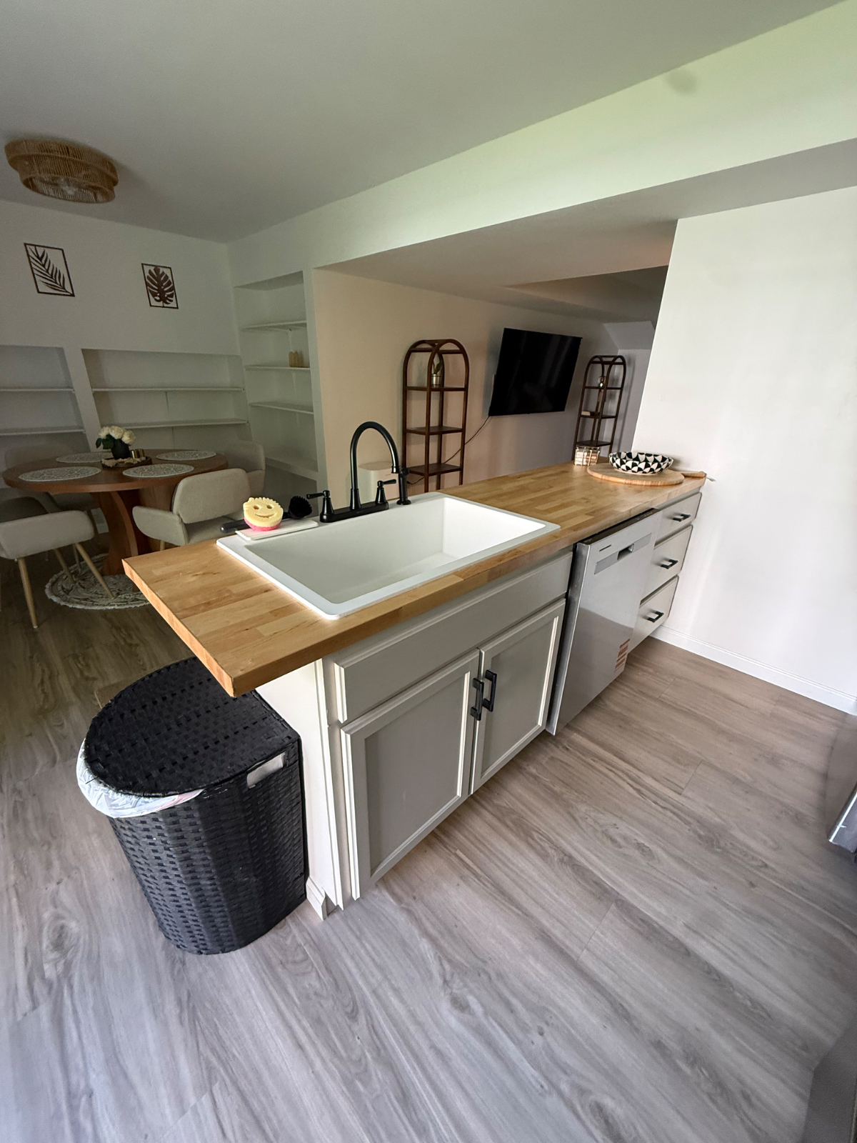 Bright Above-Ground Basement Apartment with Modern Comforts and Easy Commuting - Photo 3