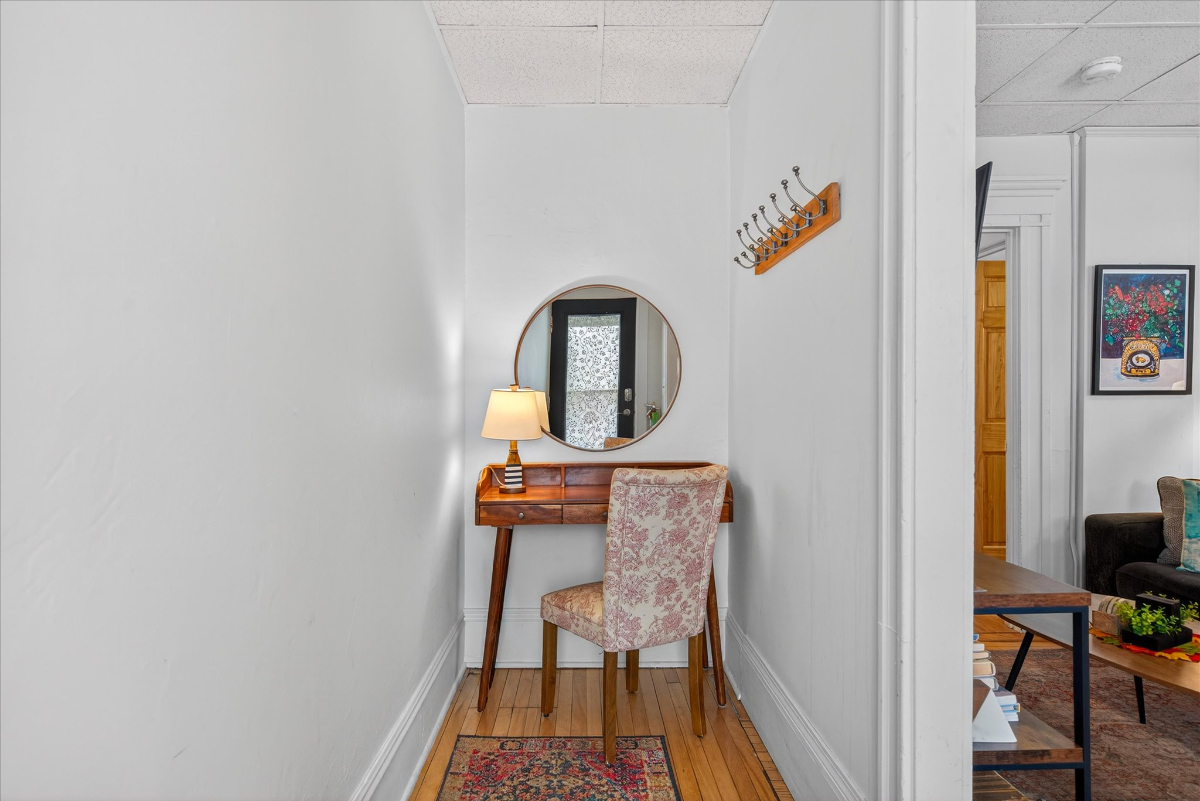 Cozy Downtown 1 BR apartment Steps away from Church Street and Lake - Photo 1