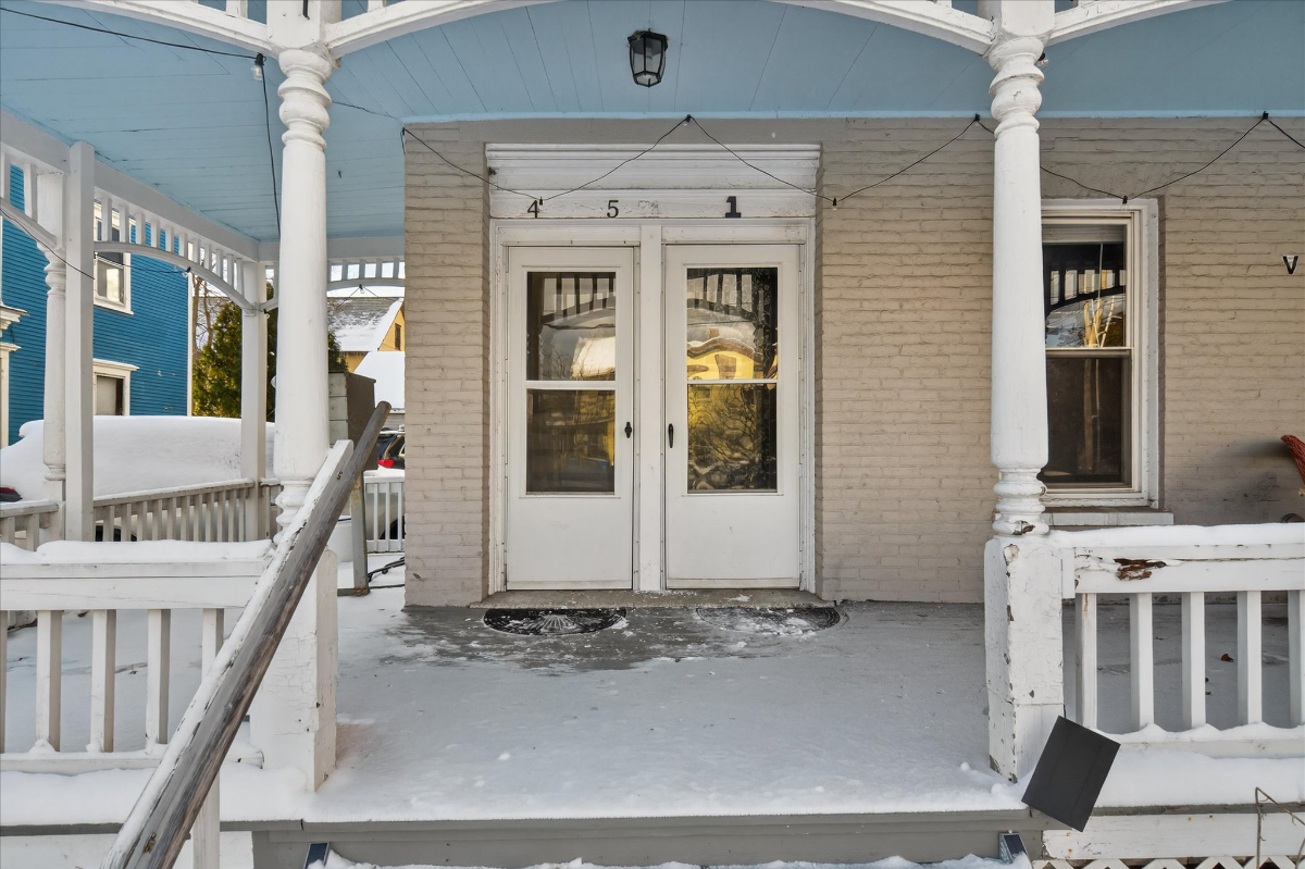 Cozy Downtown 1 BR apartment Steps away from Church Street and Lake - Photo 5