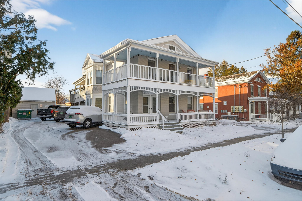 Cozy Downtown 1 BR apartment Steps away from Church Street and Lake - Photo 8