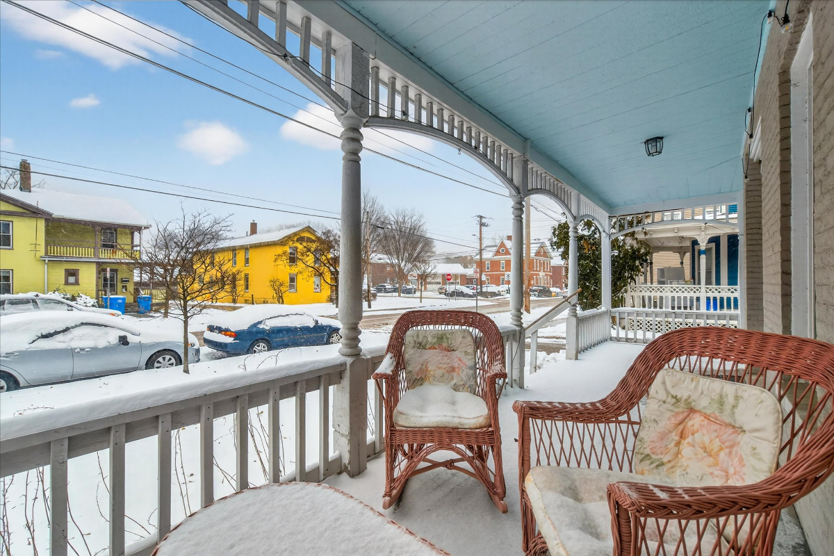 Cozy Downtown 1 BR apartment Steps away from Church Street and Lake - Photo 9