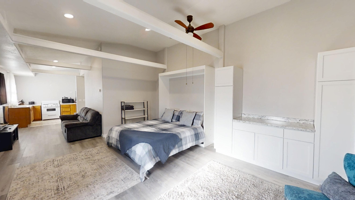 Bright Furnished Studio w/King Bed and Full Kitchen - Photo 5