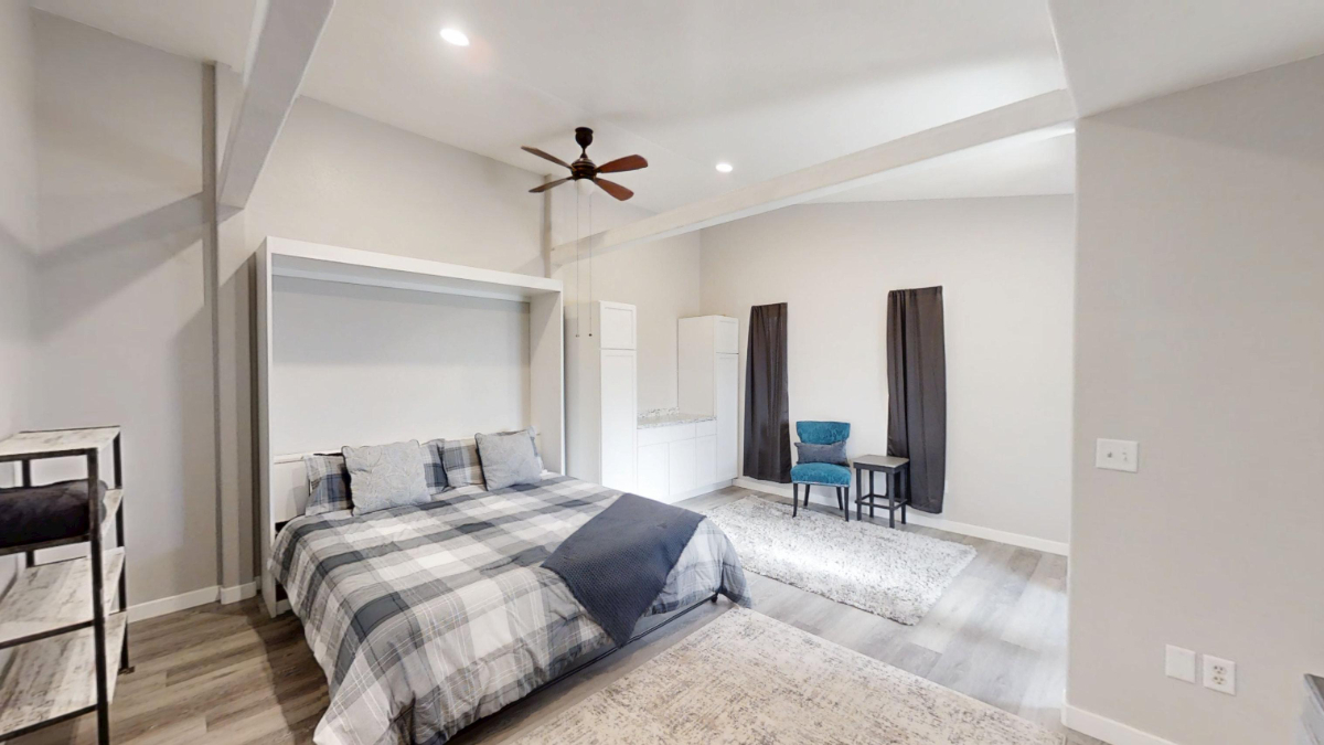 Bright Furnished Studio w/King Bed and Full Kitchen - Photo 8