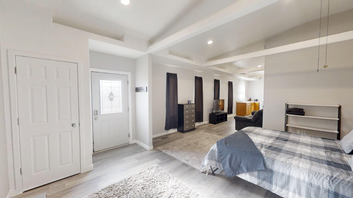 Bright Furnished Studio w/King Bed and Full Kitchen - Photo 9