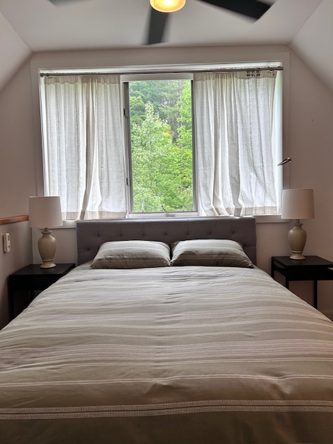 Quiet Cottage with easy access to major roads - Photo 7