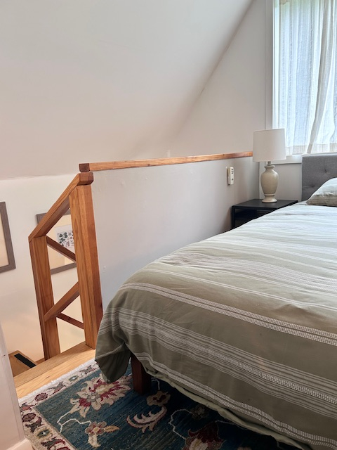 Quiet Cottage with easy access to major roads - Photo 9