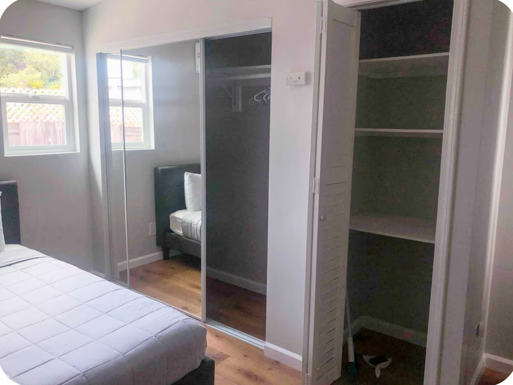 Centrally Located Studio with Private Backyard - Photo 5