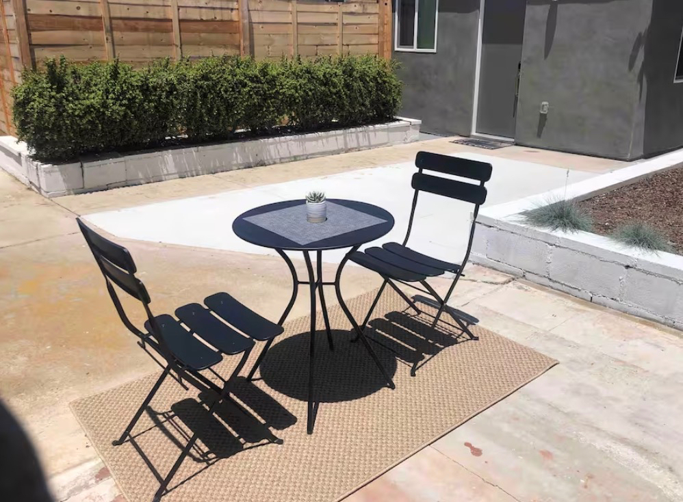 Centrally Located Studio with Private Backyard - Photo 6