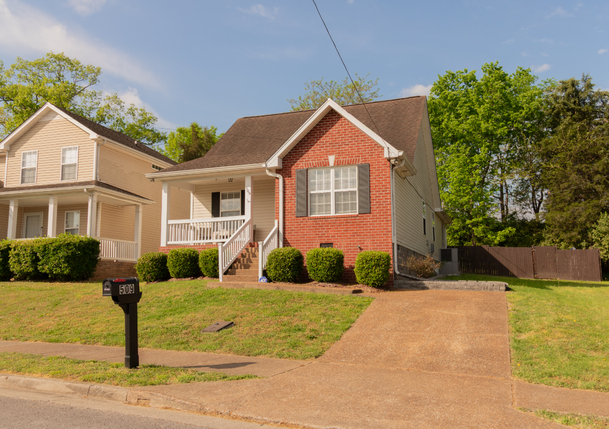 Nashville 3BR Fully Furnished Mid-Term Rental - Convenient Access to Hospitals, Downtown & Business Hubs